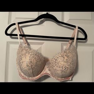 NWOT 34DD Victoria’s Secret Bra in pink